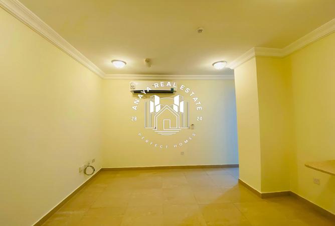 903320 - Property Image 2