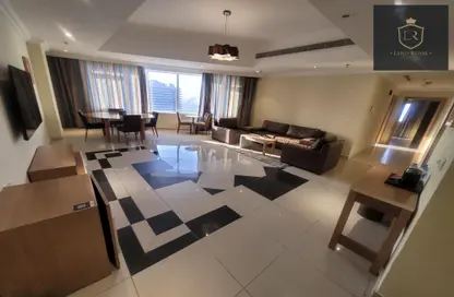 Living / Dining Room image for: Apartment - 2 Bedrooms - 3 Bathrooms for rent in West Bay - Doha, Image 1