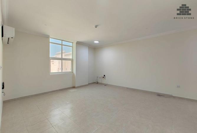 933387 - Property Image 2