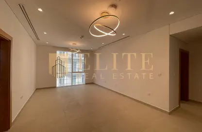 Apartment - 2 Bedrooms - 2 Bathrooms for rent in Floresta Gardens - Floresta Gardens - The Pearl Island - Doha