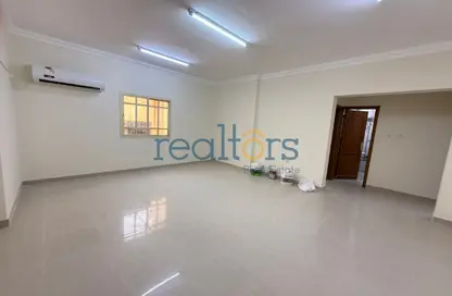 Apartment - 2 Bedrooms - 2 Bathrooms for rent in Thabit Bin Zaid Street - Al Mansoura - Doha