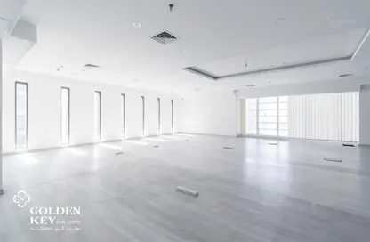 Empty Room image for: Office Space - Studio - 2 Bathrooms for rent in Marina District - Lusail, Image 1