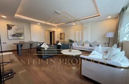 Apartment - 3 Bedrooms - 5 Bathrooms for rent in Giardino Gardens - Giardino Villas - The Pearl Island - Doha