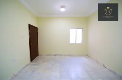 Empty Room image for: Apartment - 1 Bedroom - 1 Bathroom for rent in Umm Ghwailina Comm - Umm Ghuwalina - Umm Ghuwailina - Doha, Image 1