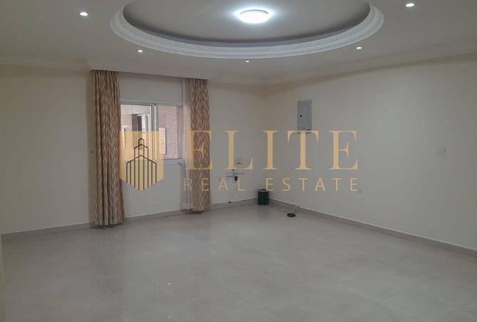932762 - Property Image 2