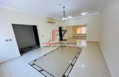 Compound - 3 Bedrooms - 3 Bathrooms for rent in Mesaieed Road - Al Wakra