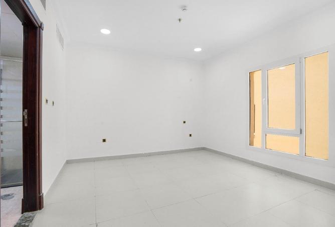 943920 - Property Image 2