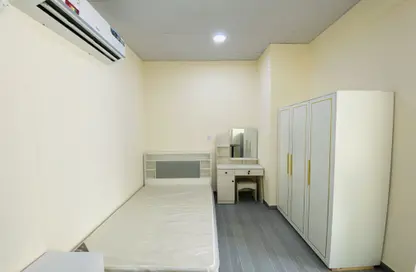 Apartment - Studio - 1 Bathroom for rent in Umm Ghuwalina - Umm Ghuwailina - Doha