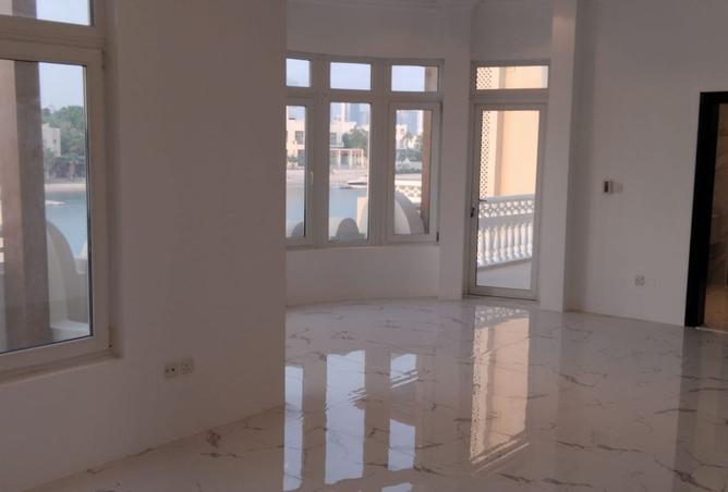 988552 - Property Image 3