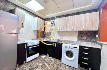 شقة - 3 غرف نوم - 3 حمامات للايجار في مبنى رمادا التجاري - شارع الروابي - المنتزه - الدوحة