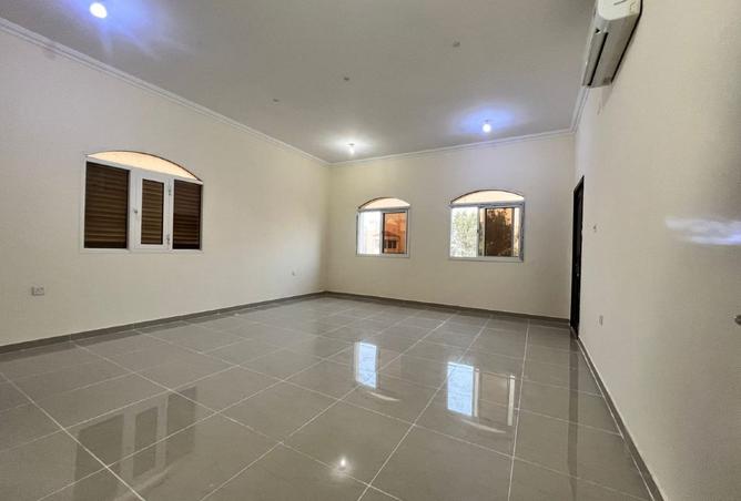 985807 - Property Image 3