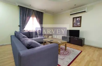 Apartment - Studio - 1 Bathroom for rent in Onaiza Street - Diplomatic Area - Doha