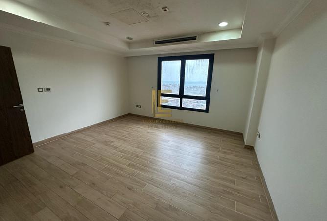 883675 - Property Image 2