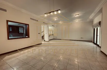 فيلا - 3 غرف نوم - 4 حمامات للايجار في شارع داريم - الهلال شرق - الهلال - الدوحة