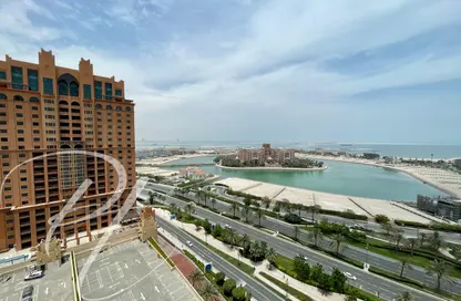 Apartment - 1 Bedroom - 2 Bathrooms for rent in Tower 18 - Porto Arabia - The Pearl Island - Doha