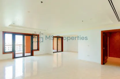 Apartment - 2 Bedrooms - 3 Bathrooms for rent in West Porto Drive - Porto Arabia - The Pearl Island - Doha