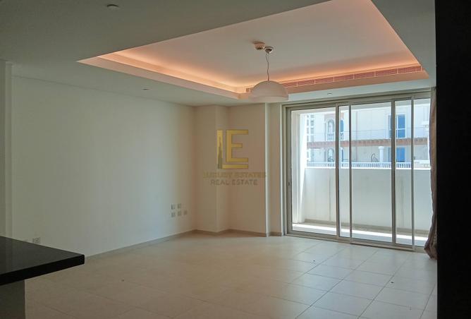 905244 - Property Image 2
