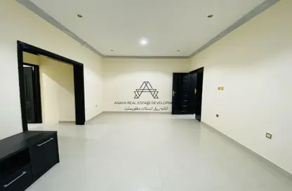 Villa - 3 Bedrooms - 2 Bathrooms for rent in Al Dafna - Al Dafna - Doha