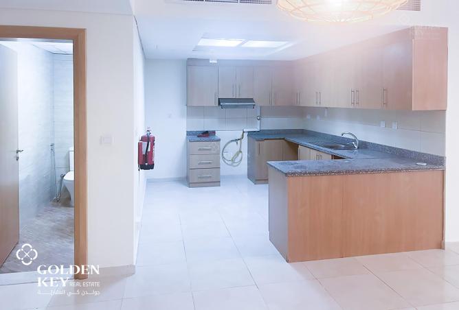 905651 - Property Image 2
