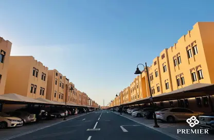 مجمع سكني - 4 غرف نوم - 4 حمامات للايجار في شارع ام السنيم - عين خالد - الدوحة