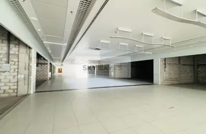 Retail - Studio - 4 Bathrooms for rent in Ain Khalid Gate - Ain Khaled - Doha