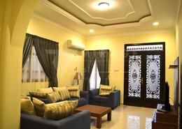 صورةغرفة المعيشة لـ: شقة - 3 غرف نوم - 3 حمامات للكراء في الخيصة - الخيصة - أم صلال محمد, صورة 1