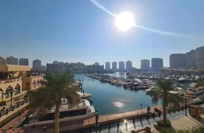 تاون هاوس - 2 غرف نوم - 3 حمامات للايجار في طريق بورتو الغربي - بورتو أرابيا - جزيرة اللؤلؤة - الدوحة