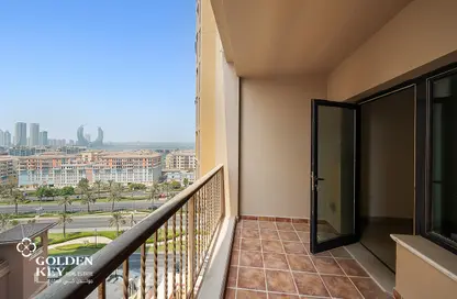Apartment - 1 Bedroom - 2 Bathrooms for rent in West Porto Drive - Porto Arabia - The Pearl Island - Doha