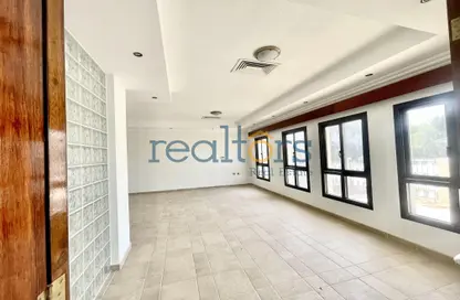 Villa - 4 Bedrooms - 5 Bathrooms for rent in Bin Omran 35 - Fereej Bin Omran - Doha