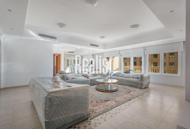 933803 - Property Image 2