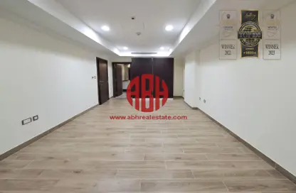 Apartment - 1 Bedroom - 2 Bathrooms for rent in West Porto Drive - Porto Arabia - The Pearl Island - Doha