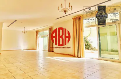 Compound - 3 Bedrooms - 4 Bathrooms for rent in Umm Al Seneem Street - Ain Khaled - Doha