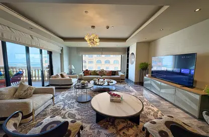 Apartment - 3 Bedrooms - 5 Bathrooms for rent in Tower 12 - Porto Arabia - The Pearl Island - Doha