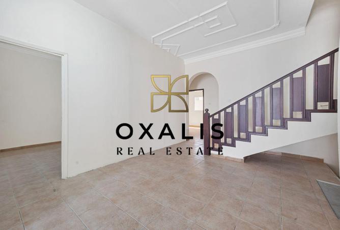 983710 - Property Image 2