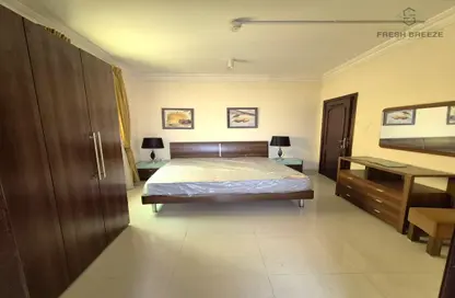 Apartment - 2 Bedrooms - 2 Bathrooms for rent in Umm Ghuwailina 4 - Umm Ghuwailina - Doha