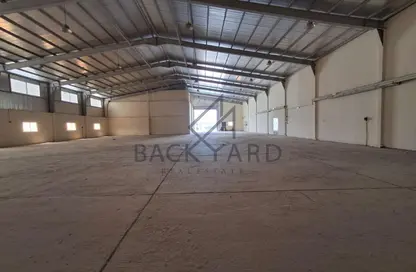 مخزن - استوديو - 8 حمامات للايجار في شارع الصناعية الشرقي - بركة العوامر - الوكرة