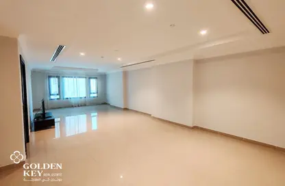 Apartment - 1 Bedroom - 2 Bathrooms for rent in West Porto Drive - Porto Arabia - The Pearl Island - Doha