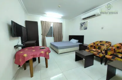 Apartment - Studio - 1 Bathroom for rent in Umm Ghuwailina 4 - Umm Ghuwailina - Doha