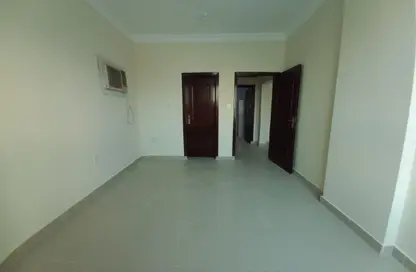 Apartment - 1 Bedroom - 2 Bathrooms for rent in Salaja Street - Doha Al Jadeed - Doha