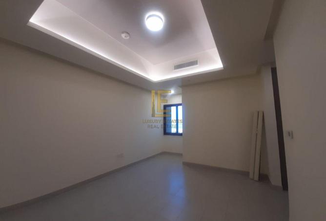 943827 - Property Image 3