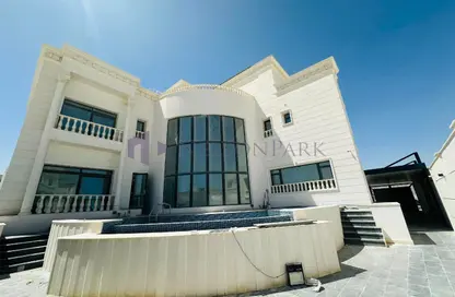 Villa - 6 Bedrooms - 7+ Bathrooms for rent in North Shore - Qatar Entertainment City - Lusail