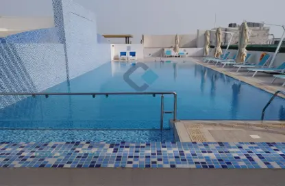 صورة لـ حوض سباحة شقة - غرفة نوم - 1 حمام للايجار في شارع الزبير بكار - السد - الدوحة ، صورة رقم 1