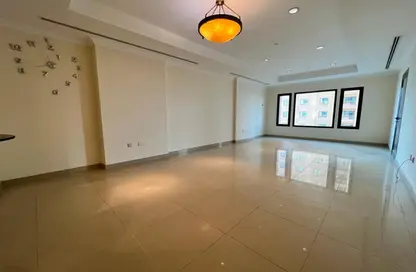 Apartment - 1 Bedroom - 2 Bathrooms for rent in East Porto Drive - Porto Arabia - The Pearl Island - Doha