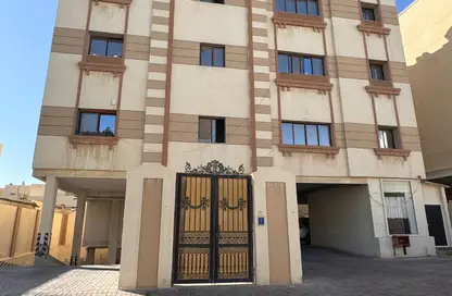 بناية كاملة - 2 غرف نوم - 2 حمامات للبيع في الوكرة - الوكرة