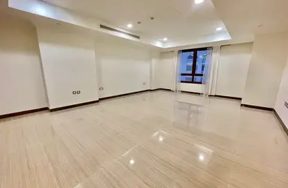 Apartment - 2 Bedrooms - 2 Bathrooms for rent in West Porto Drive - Porto Arabia - The Pearl Island - Doha