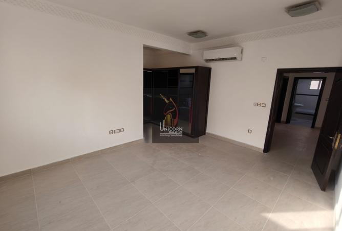 889993 - Property Image 2