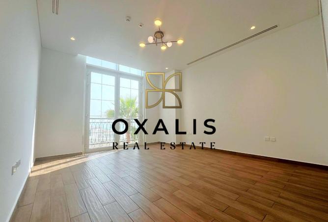 983293 - Property Image 3