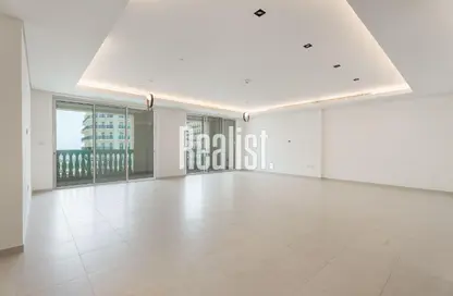 Apartment - 3 Bedrooms - 4 Bathrooms for sale in Viva West - Viva Bahriyah - The Pearl Island - Doha
