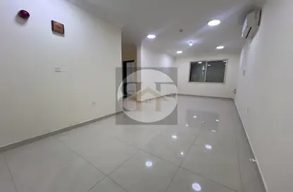 Apartment - 1 Bedroom - 1 Bathroom for rent in Umm Ghwailina Comm - Umm Ghuwalina - Umm Ghuwailina - Doha