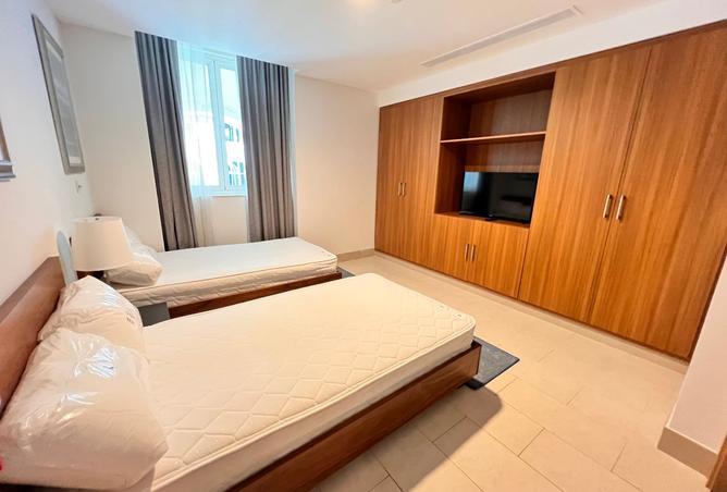 988143 - Property Image 3